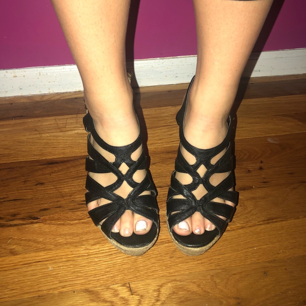 black wedges